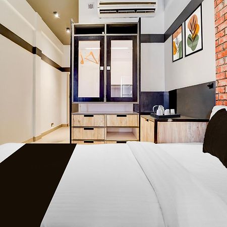 Super Townhouse Oak Mangalore Exteriör bild